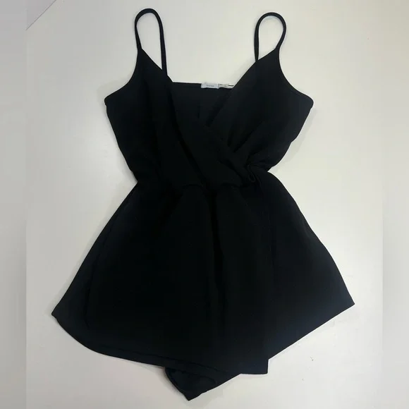 Urban Outfitters Kimchi Blue Drapey Surplice Skort Romper in Black Size Small - Picture 2 of 14